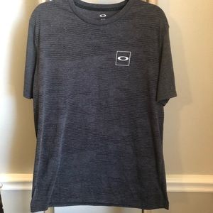 Oakley T-shirt Regular Fit Dark Grey with White logo and Black design XL